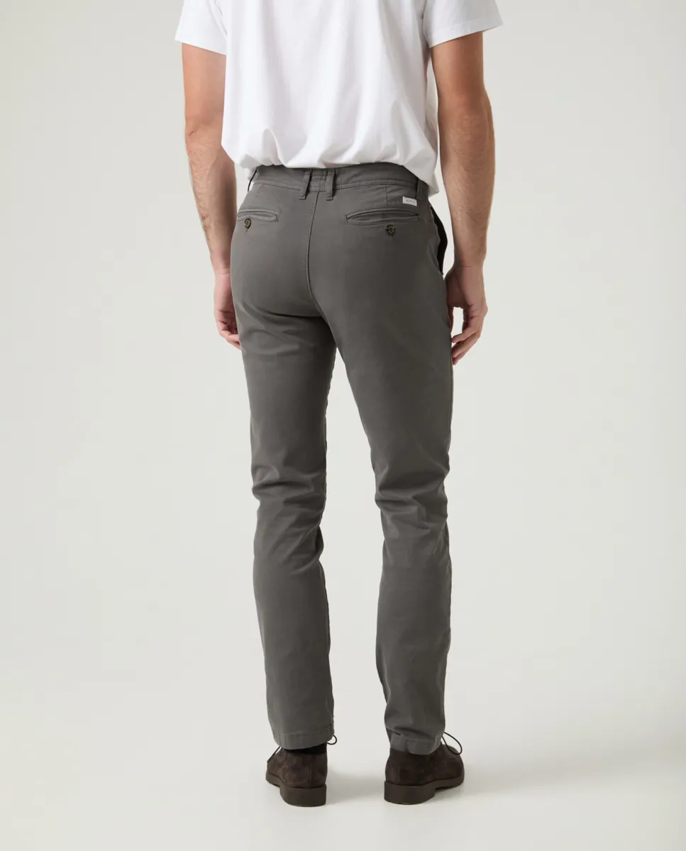 Pantalón Steve Chino Regular Gris - Image 4